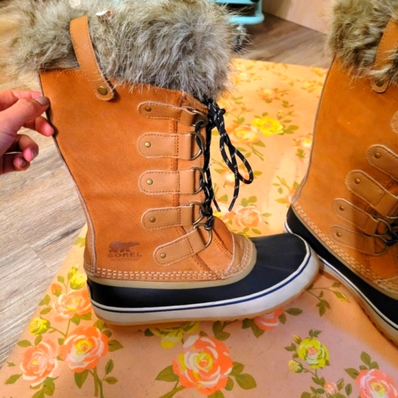 Sorel Joan of Arctic Boots - Picture 2 of 3
